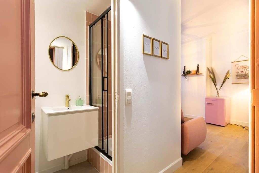Pink Fairytale-Like Apartment Антверпен Экстерьер фото